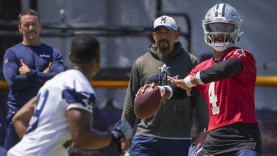 Dak Prescott lançou passes para Amari Cooper